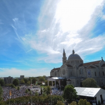 Thousands Gathered in the University Mall for the Papal Mass