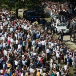 Crowd-Popemobile