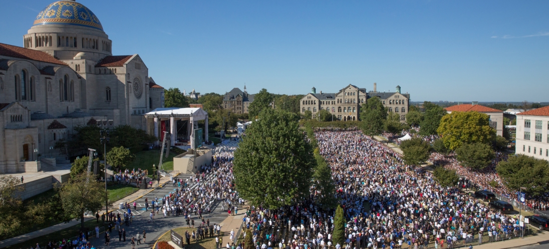 Crowd Gathered at CUA to Welcome the Pope