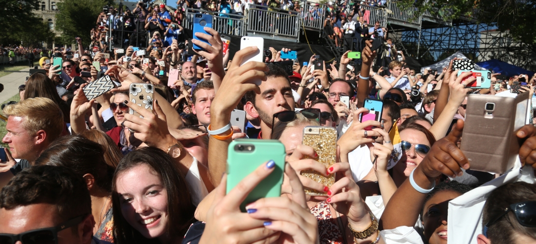 Thousands of Students Gathered to Receive the Pope