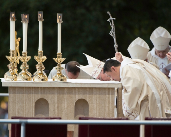 Pope Francis kissing the Altar