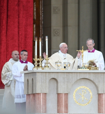 Pope Francis celebrates Mass overlooking the University Mall.