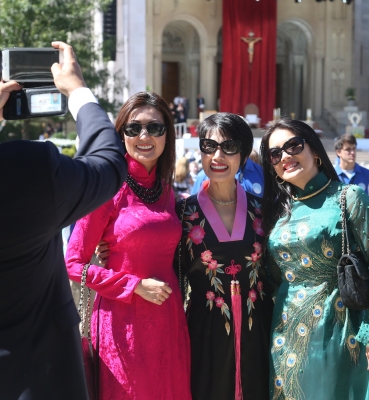 Getting their picture taken in front of the papal altar.