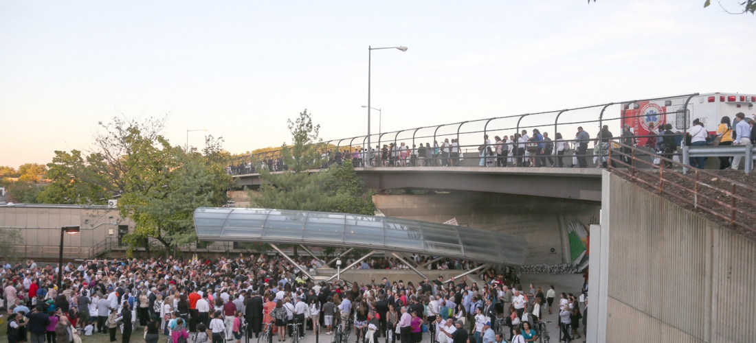 People crowd into the Brookland/CUA Metro Station after the papal Mass.