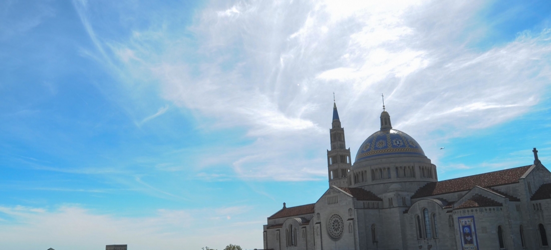 Thousands Gathered in the University Mall for the Papal Mass