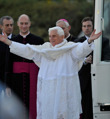 Pope Benedict XVI acknowledges the cheering crowd gathered on the Catholic University Mall on April 16, 2008.