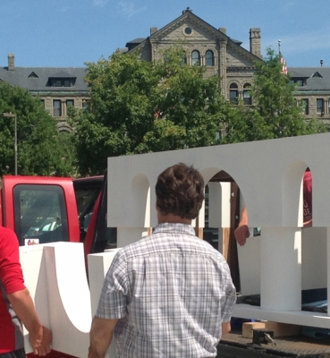 Papal altar arrives at the Basilica.