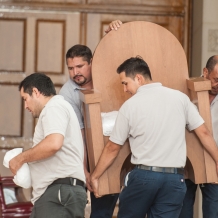 Bringing the Papal Chair to the Altar