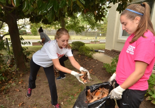 CUA students, faculty, staff, and alumni participated in “Serve with Francis Day” on Sunday, Sept. 13